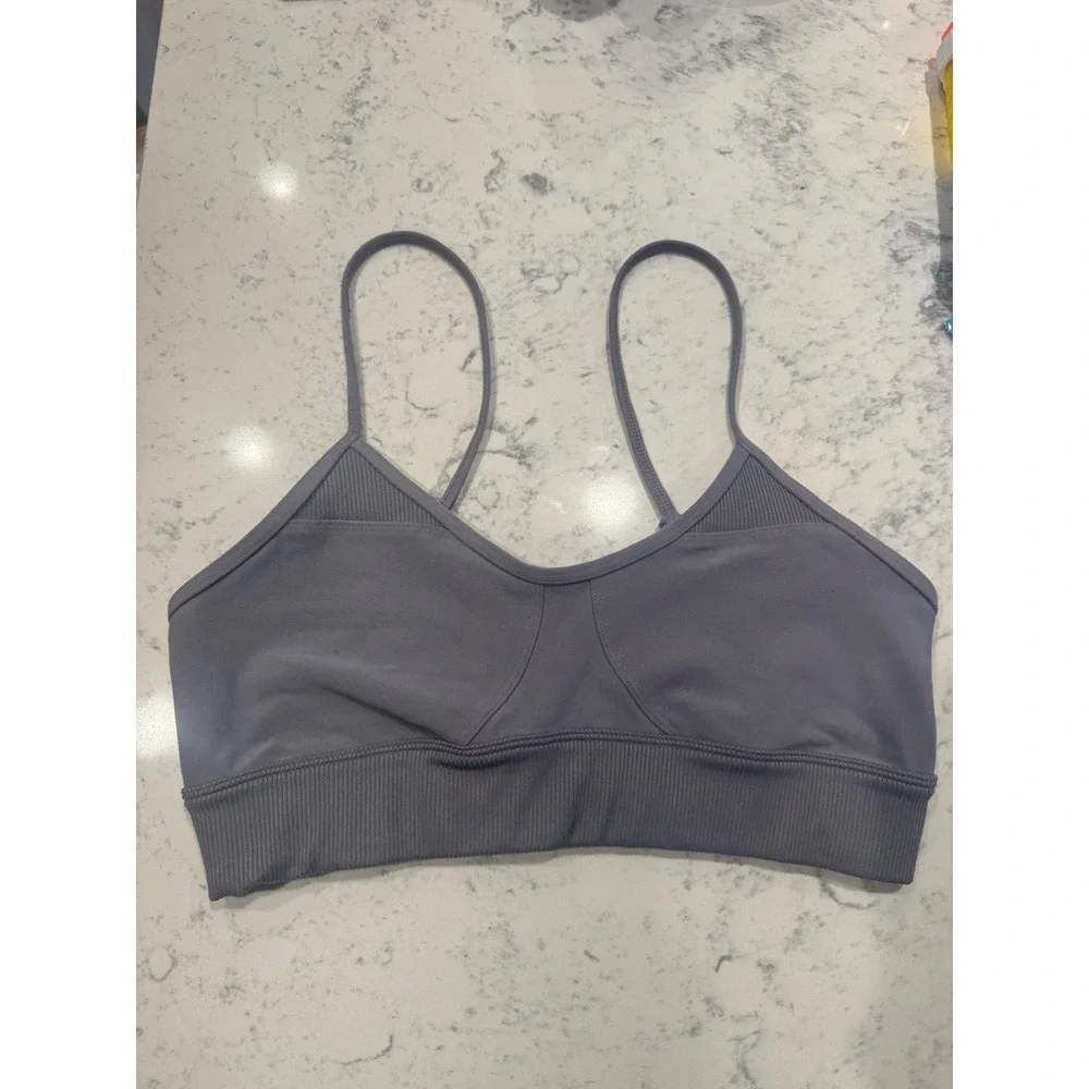 Alo Yoga Seamless Delight‎ Bra Dusty Lavender Low Impact Sports Bra size Medium.